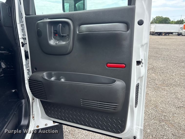 image for item EG9191 2006 Chevrolet C5500 box truck