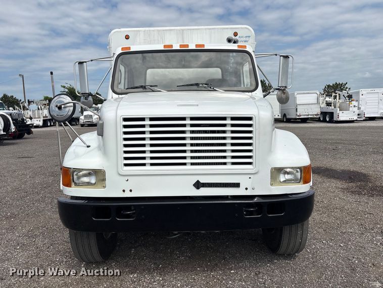 image for item EG9192 1999 International 4900 delivery truck