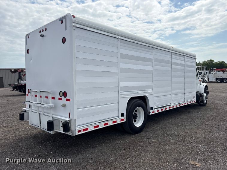 image for item EG9192 1999 International 4900 delivery truck