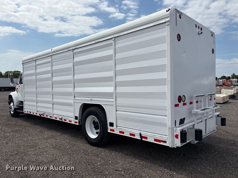 image for item EG9192 1999 International 4900 delivery truck