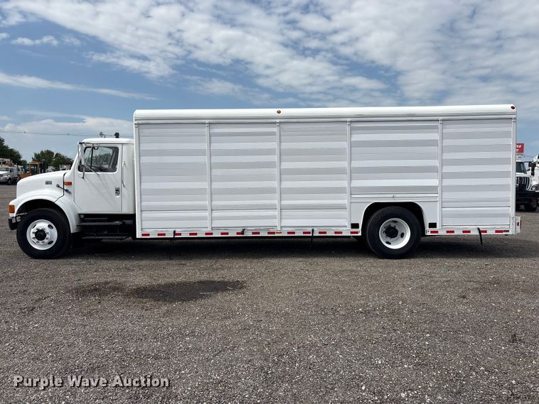image for item EG9192 1999 International 4900 delivery truck