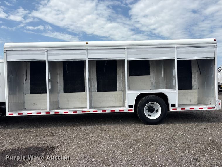 image for item EG9192 1999 International 4900 delivery truck