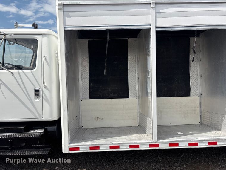 image for item EG9192 1999 International 4900 delivery truck