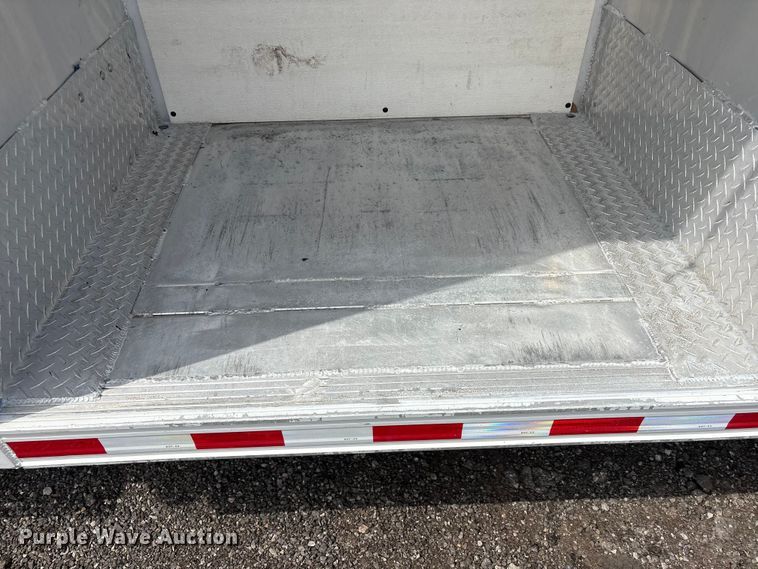 image for item EG9192 1999 International 4900 delivery truck