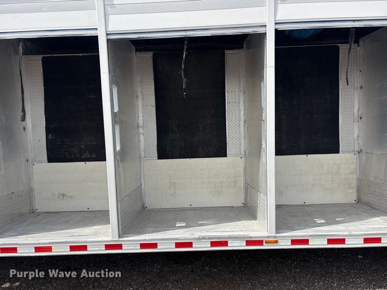 image for item EG9192 1999 International 4900 delivery truck