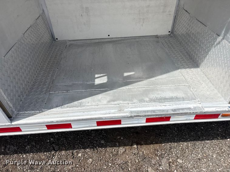 image for item EG9192 1999 International 4900 delivery truck