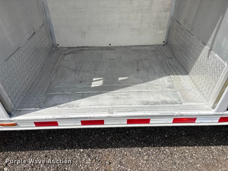 image for item EG9192 1999 International 4900 delivery truck