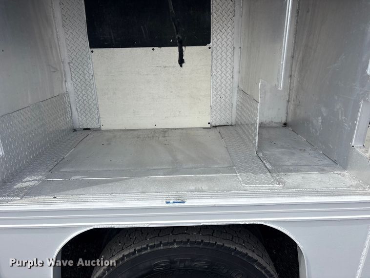 image for item EG9192 1999 International 4900 delivery truck