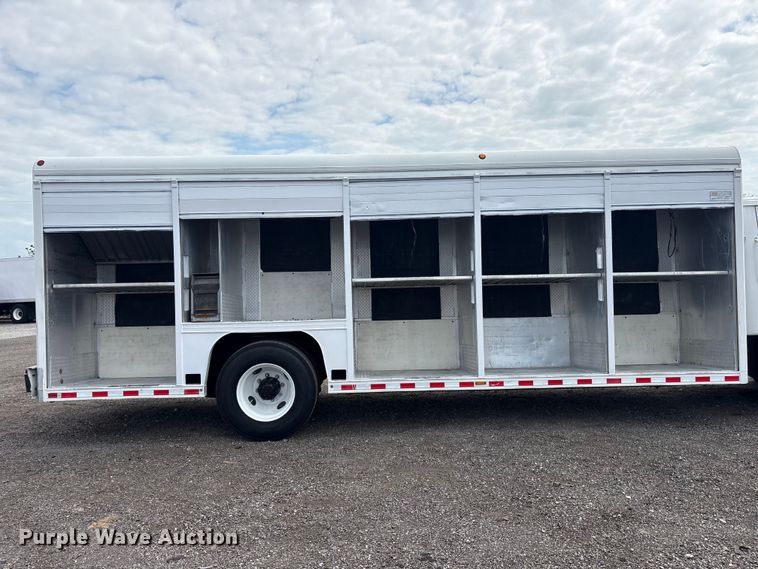 image for item EG9192 1999 International 4900 delivery truck