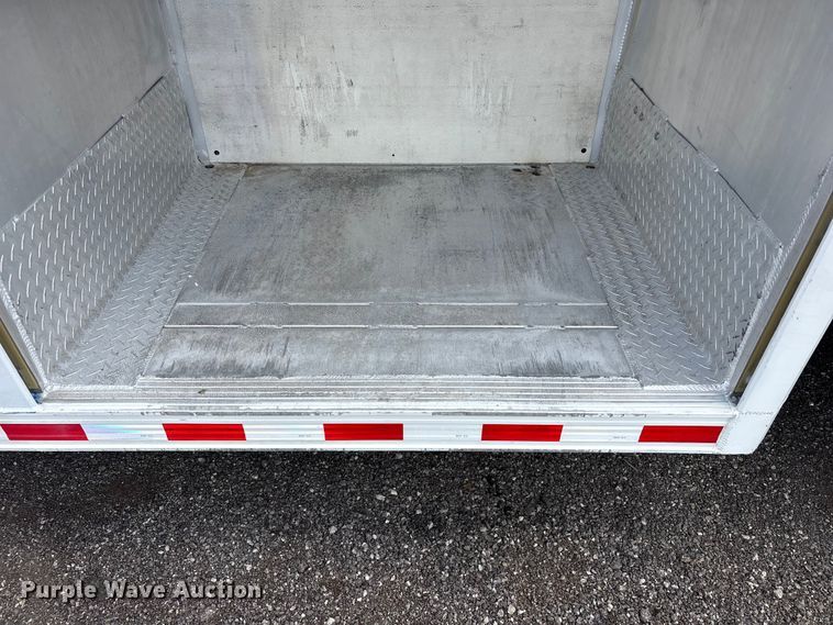image for item EG9192 1999 International 4900 delivery truck