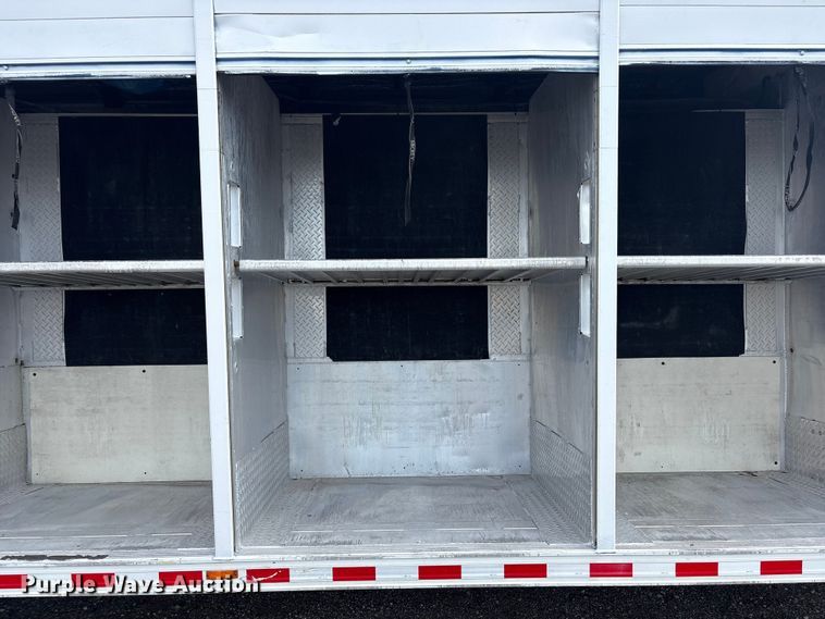 image for item EG9192 1999 International 4900 delivery truck