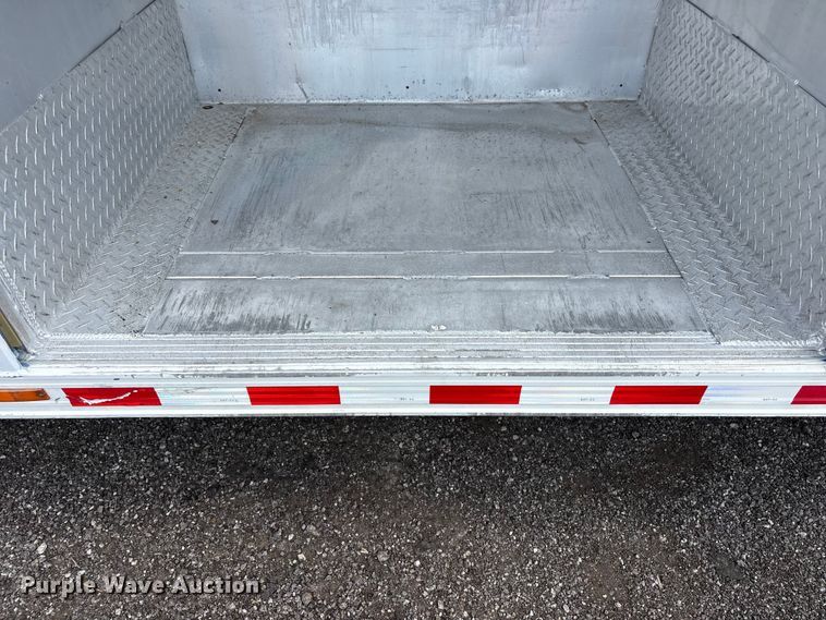 image for item EG9192 1999 International 4900 delivery truck