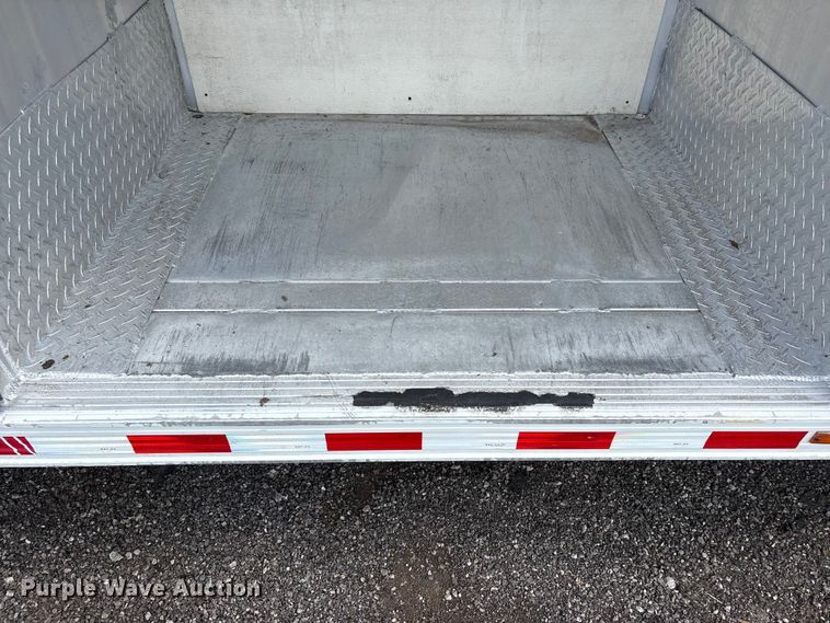 image for item EG9192 1999 International 4900 delivery truck