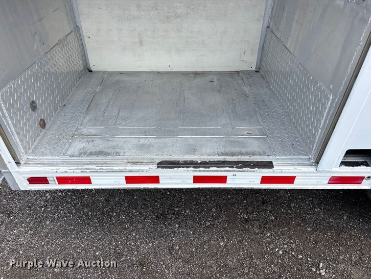 image for item EG9192 1999 International 4900 delivery truck