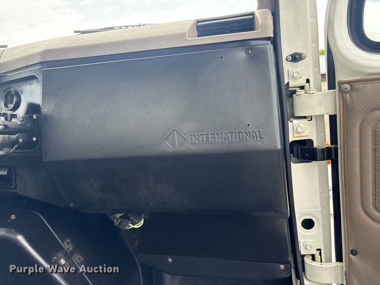 image for item EG9192 1999 International 4900 delivery truck