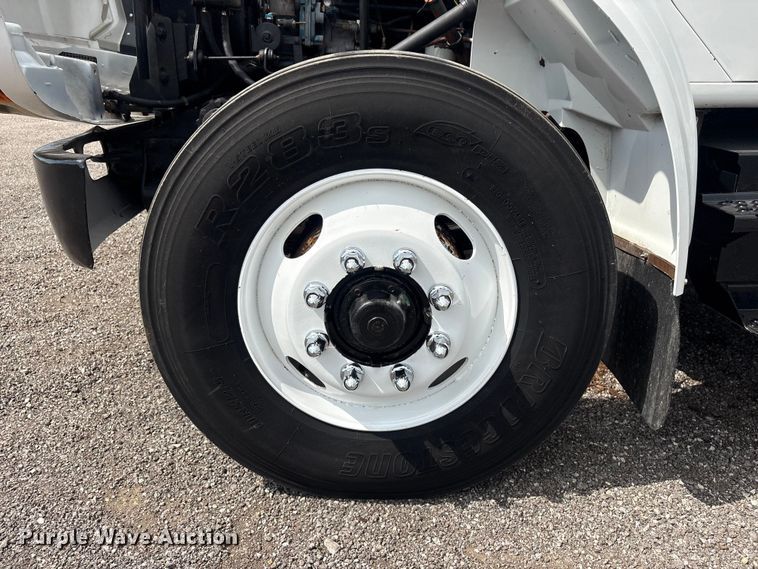 image for item EG9192 1999 International 4900 delivery truck