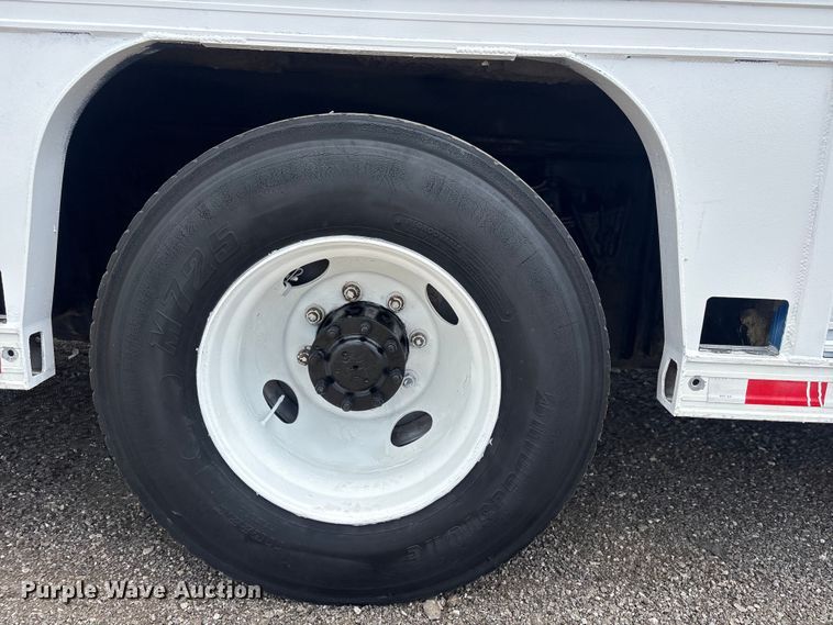 image for item EG9192 1999 International 4900 delivery truck