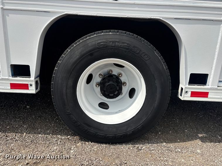 image for item EG9192 1999 International 4900 delivery truck