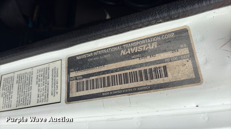 image for item EG9192 1999 International 4900 delivery truck
