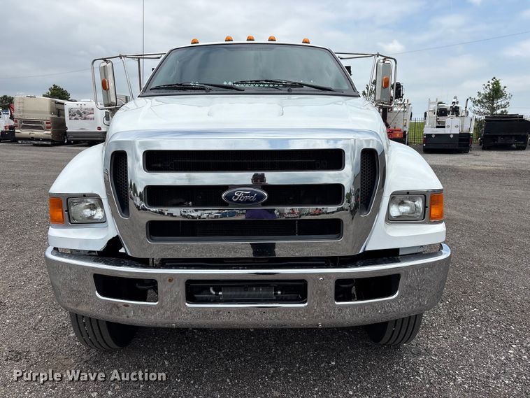 image for item EG9201 2012 Ford F650 Super Duty flatbed truck