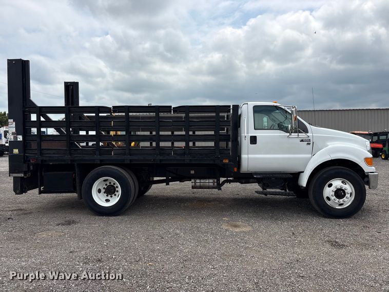 image for item EG9201 2012 Ford F650 Super Duty flatbed truck