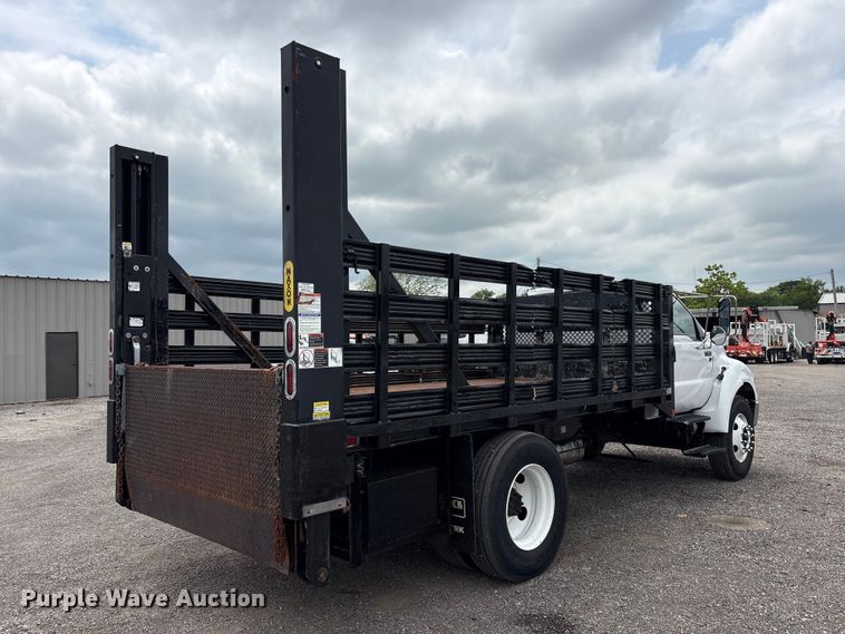 image for item EG9201 2012 Ford F650 Super Duty flatbed truck