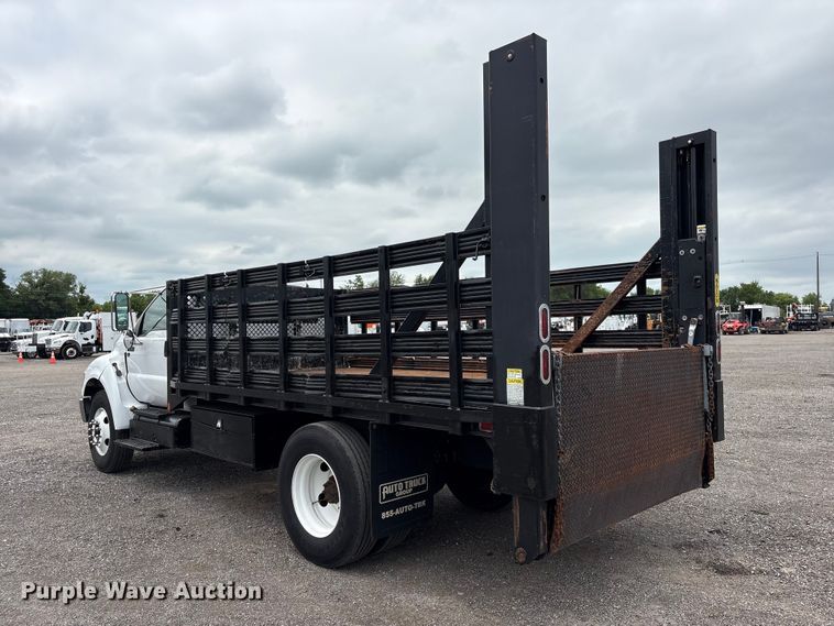 image for item EG9201 2012 Ford F650 Super Duty flatbed truck