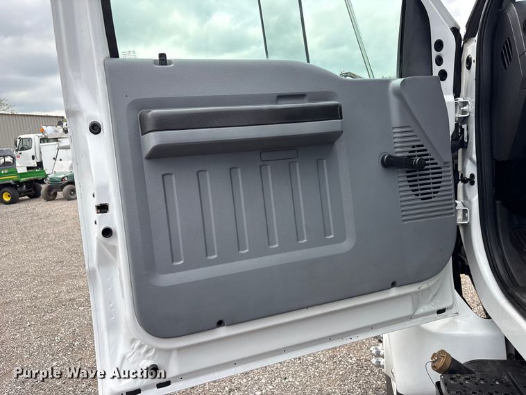 image for item EG9201 2012 Ford F650 Super Duty flatbed truck
