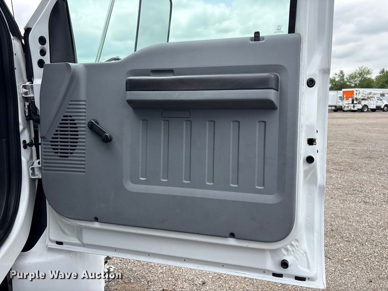 image for item EG9201 2012 Ford F650 Super Duty flatbed truck