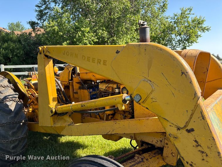 image for item EI5844 John Deere 1010 tractor