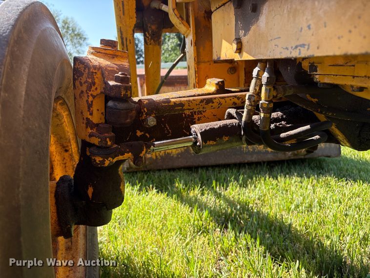 image for item EI5844 John Deere 1010 tractor