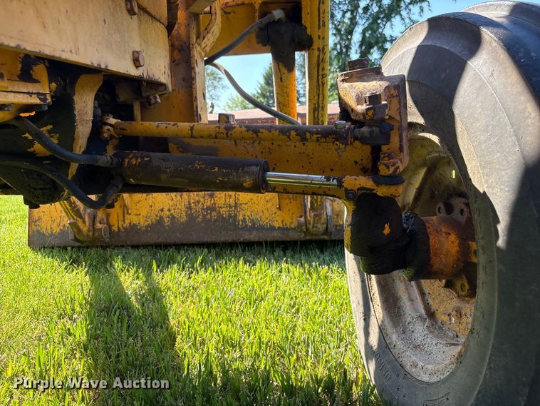 image for item EI5844 John Deere 1010 tractor