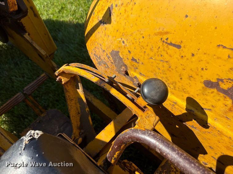 image for item EI5844 John Deere 1010 tractor