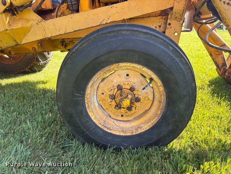 image for item EI5844 John Deere 1010 tractor
