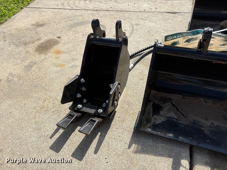 image for item EI5892 2026 AGT 12EX-ATA Mini excavator attachments