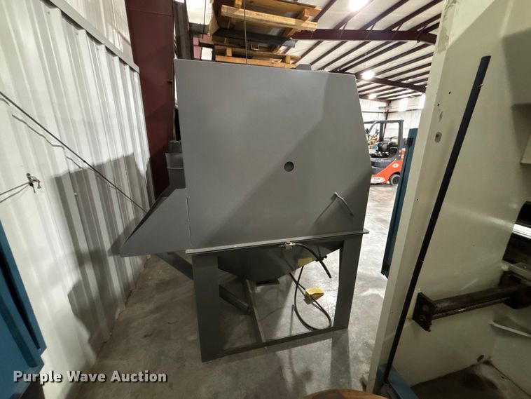 image for item EM5103 ECONOLINE Econoline sand blaster cabinet