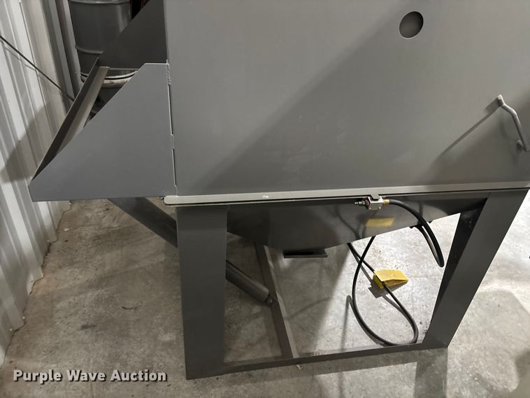 image for item EM5103 ECONOLINE Econoline sand blaster cabinet