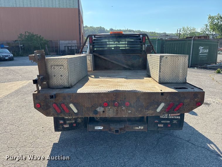 image for item EM5122 2018 Ford F350 Super Duty Ext. Cab flatbed truck