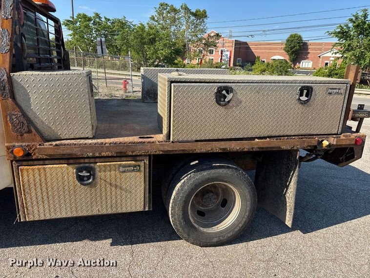 image for item EM5122 2018 Ford F350 Super Duty Ext. Cab flatbed truck