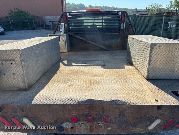 image for item EM5122 2018 Ford F350 Super Duty Ext. Cab flatbed truck