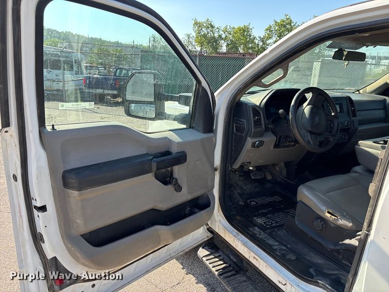 image for item EM5122 2018 Ford F350 Super Duty Ext. Cab flatbed truck