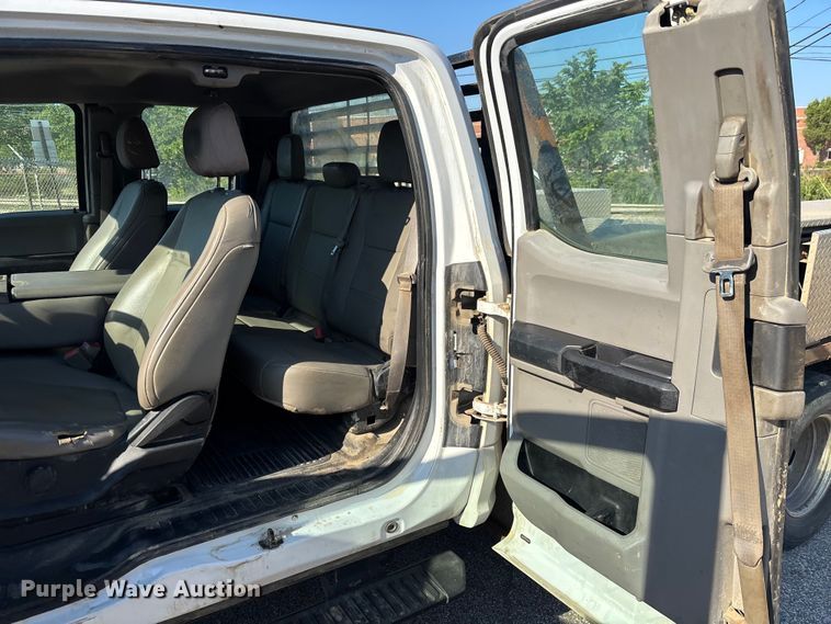 image for item EM5122 2018 Ford F350 Super Duty Ext. Cab flatbed truck
