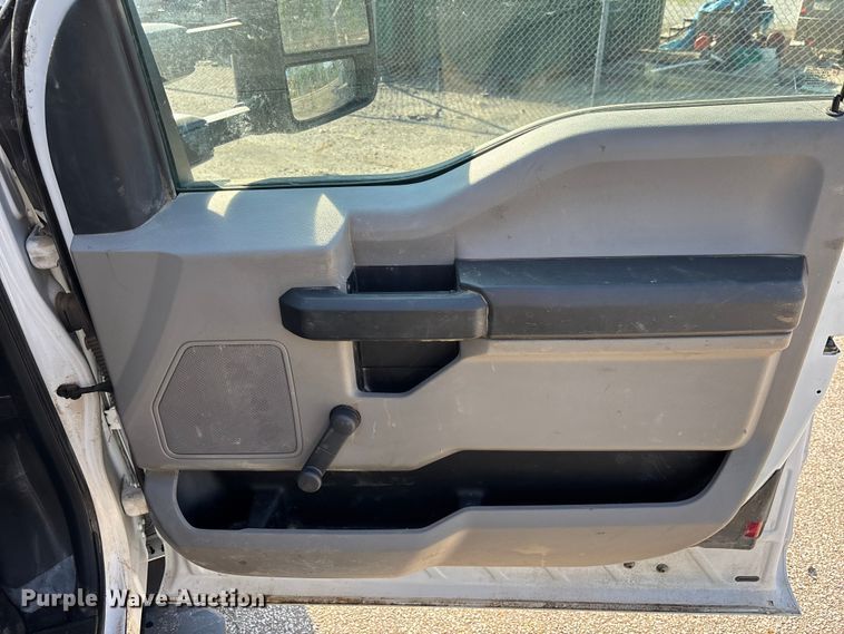image for item EM5122 2018 Ford F350 Super Duty Ext. Cab flatbed truck