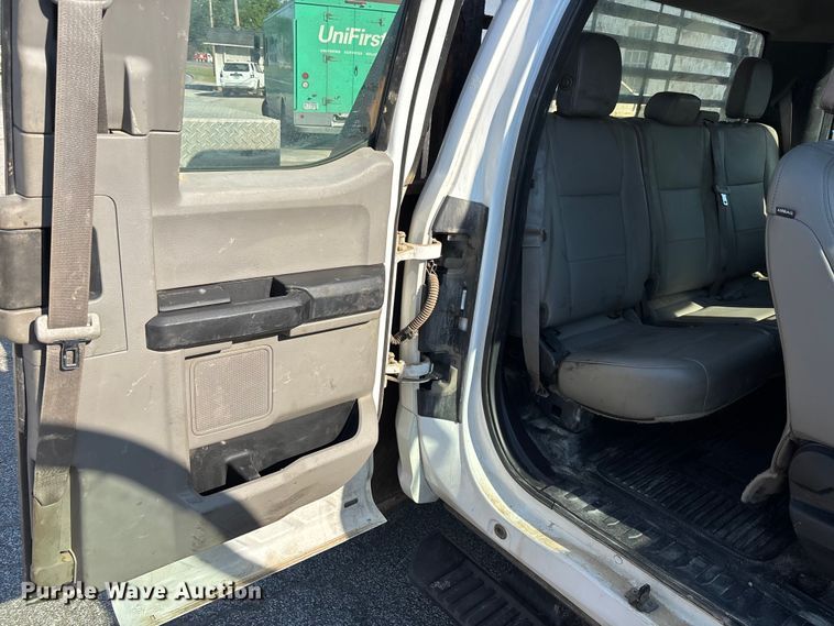 image for item EM5122 2018 Ford F350 Super Duty Ext. Cab flatbed truck