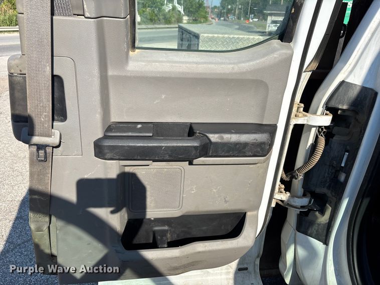 image for item EM5122 2018 Ford F350 Super Duty Ext. Cab flatbed truck