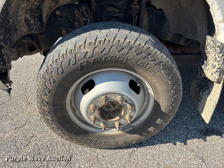 image for item EM5122 2018 Ford F350 Super Duty Ext. Cab flatbed truck