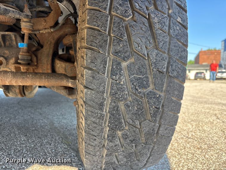 image for item EM5122 2018 Ford F350 Super Duty Ext. Cab flatbed truck