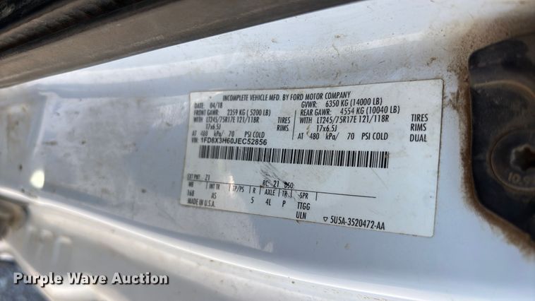 image for item EM5122 2018 Ford F350 Super Duty Ext. Cab flatbed truck