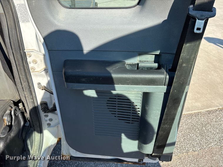 image for item EM5123 2011 Ford F550 Ext. Cab flatbed truck