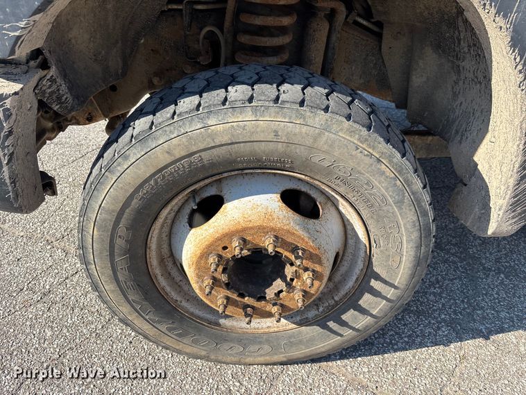 image for item EM5123 2011 Ford F550 Ext. Cab flatbed truck